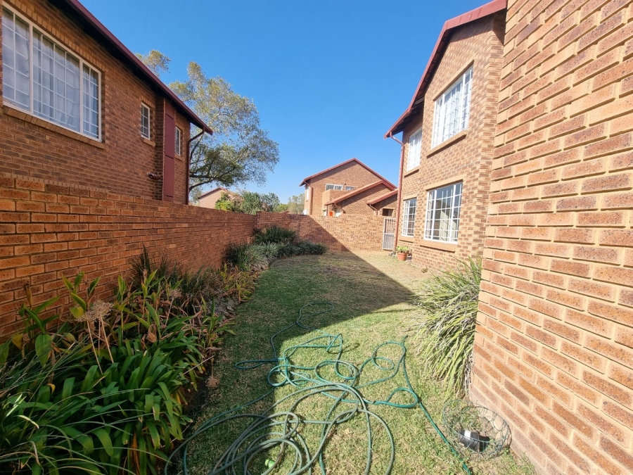 2 Bedroom Property for Sale in The Reeds Gauteng