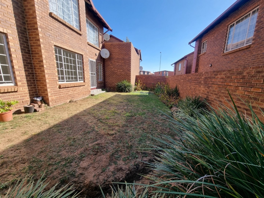 2 Bedroom Property for Sale in The Reeds Gauteng