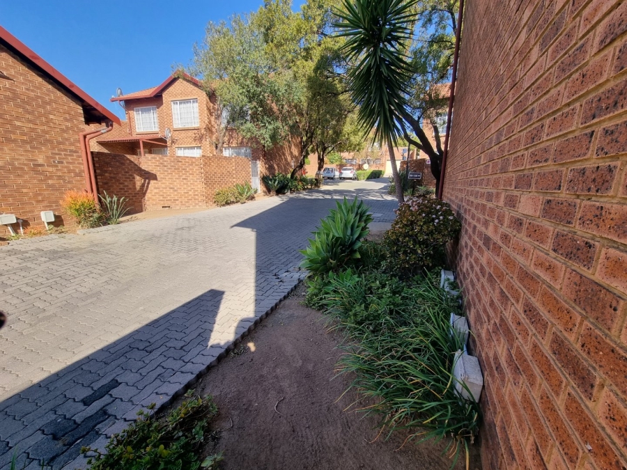 2 Bedroom Property for Sale in The Reeds Gauteng