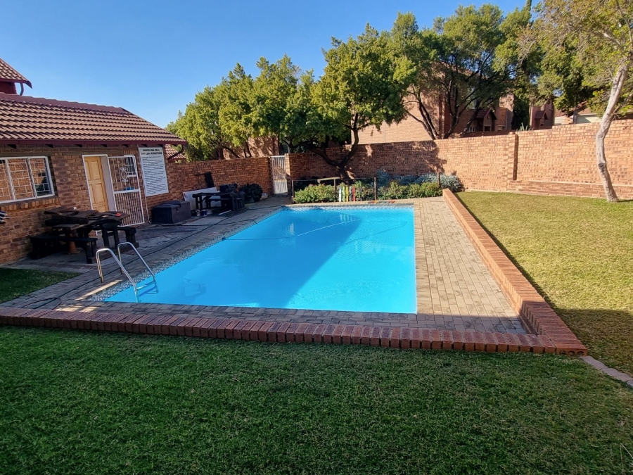 2 Bedroom Property for Sale in The Reeds Gauteng