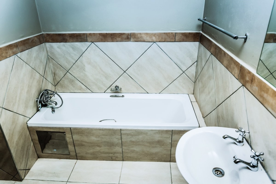 2 Bedroom Property for Sale in Glen Austin Gauteng