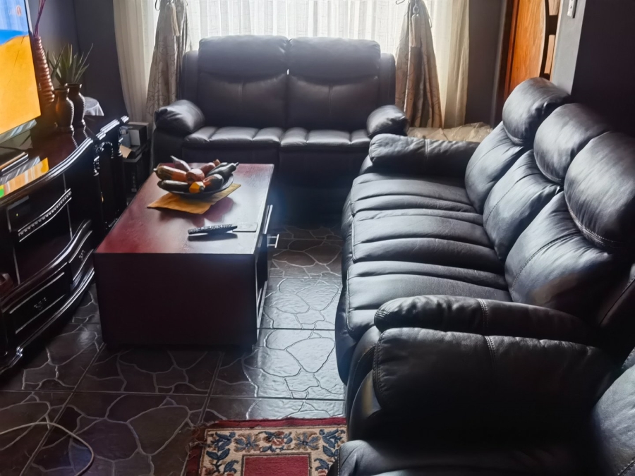 3 Bedroom Property for Sale in Etwatwa Gauteng