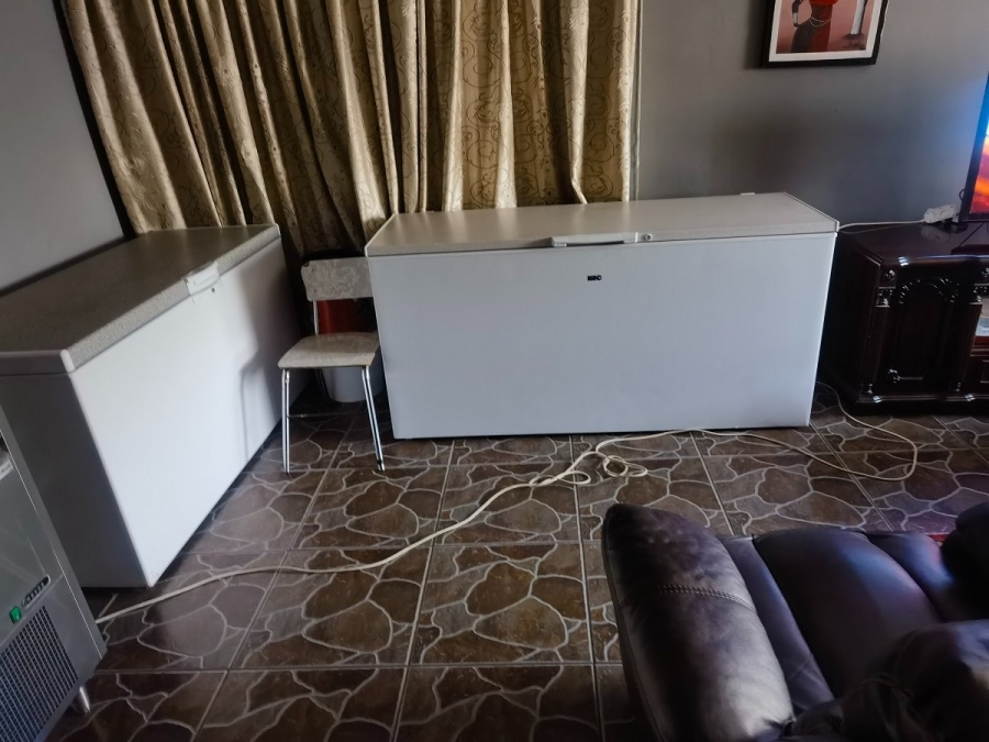 3 Bedroom Property for Sale in Etwatwa Gauteng