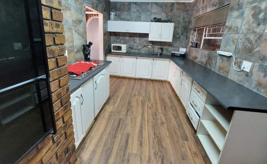5 Bedroom Property for Sale in Ferryvale Gauteng
