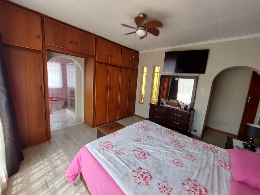 5 Bedroom Property for Sale in Ferryvale Gauteng