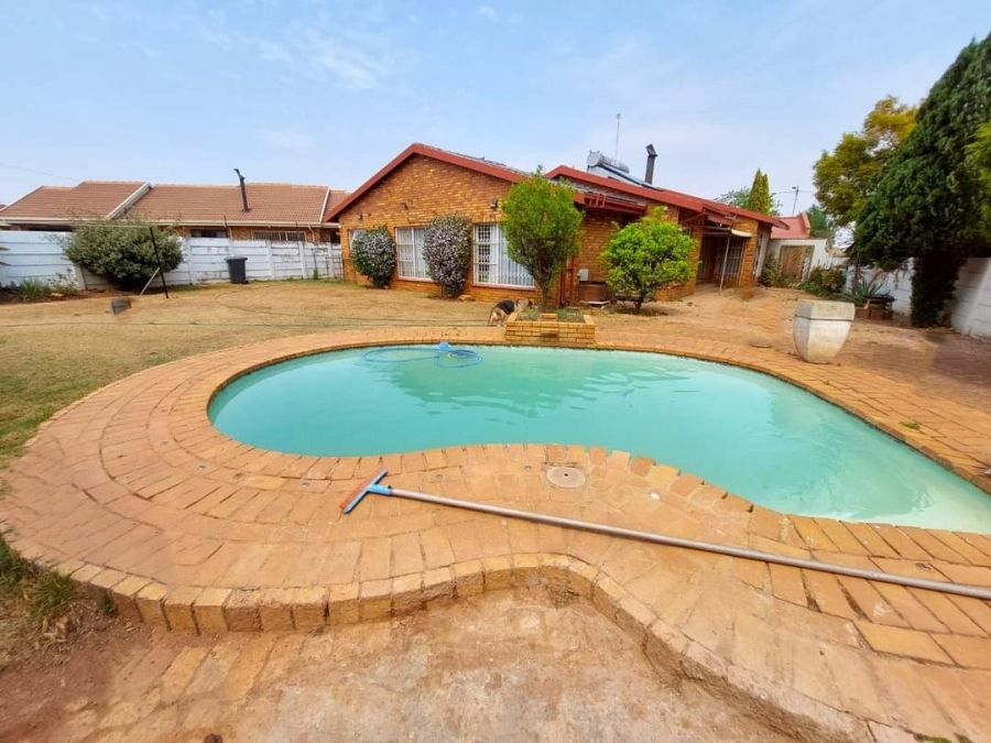 5 Bedroom Property for Sale in Ferryvale Gauteng