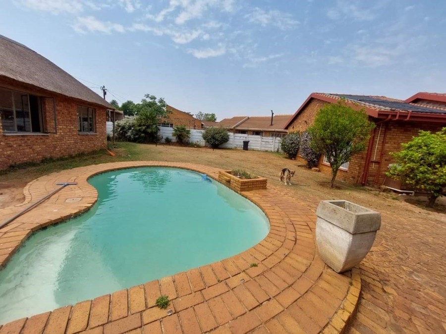 5 Bedroom Property for Sale in Ferryvale Gauteng