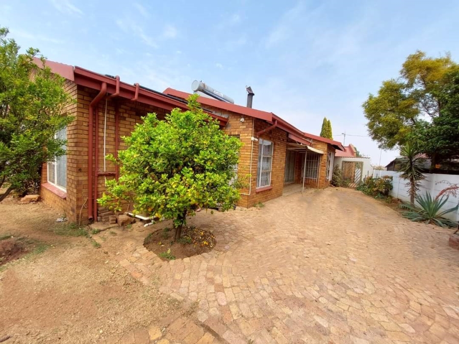 5 Bedroom Property for Sale in Ferryvale Gauteng
