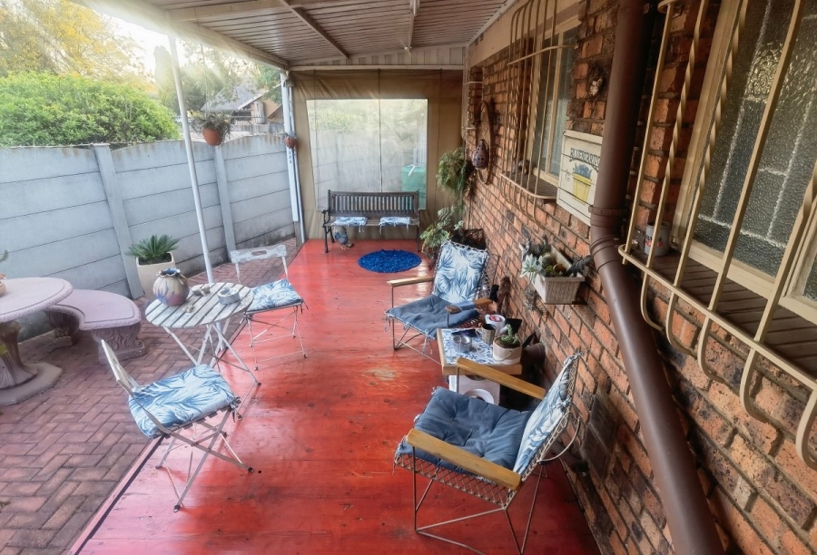 5 Bedroom Property for Sale in Crystal Park Gauteng