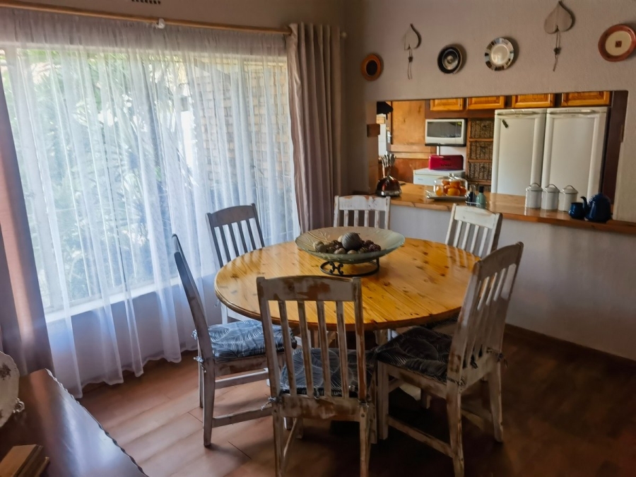 5 Bedroom Property for Sale in Crystal Park Gauteng