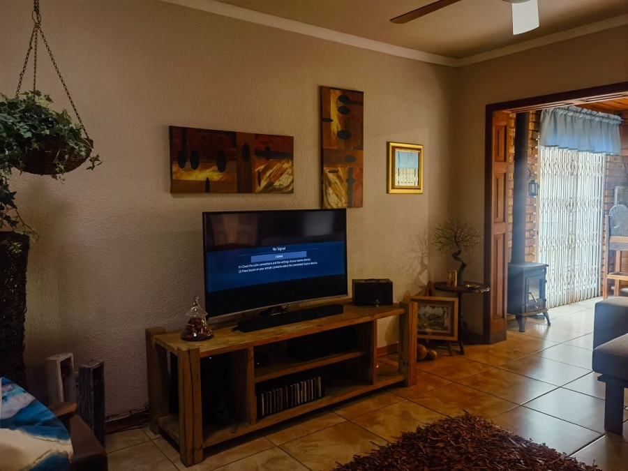 5 Bedroom Property for Sale in Crystal Park Gauteng