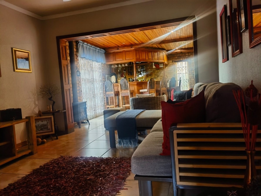 5 Bedroom Property for Sale in Crystal Park Gauteng