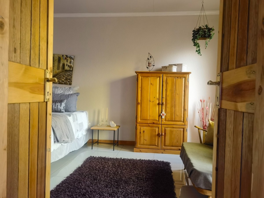5 Bedroom Property for Sale in Crystal Park Gauteng