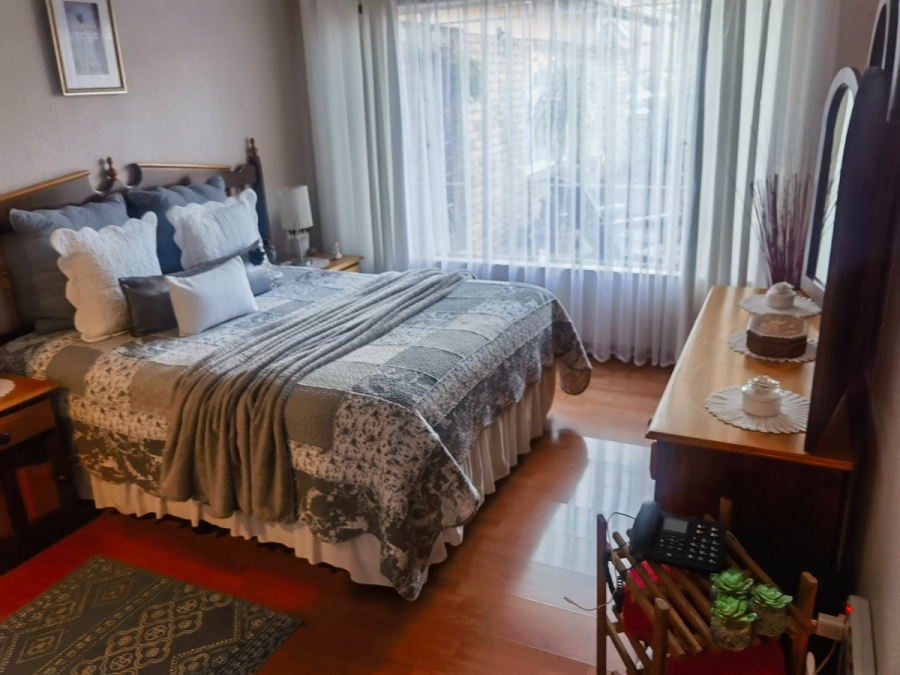 5 Bedroom Property for Sale in Crystal Park Gauteng