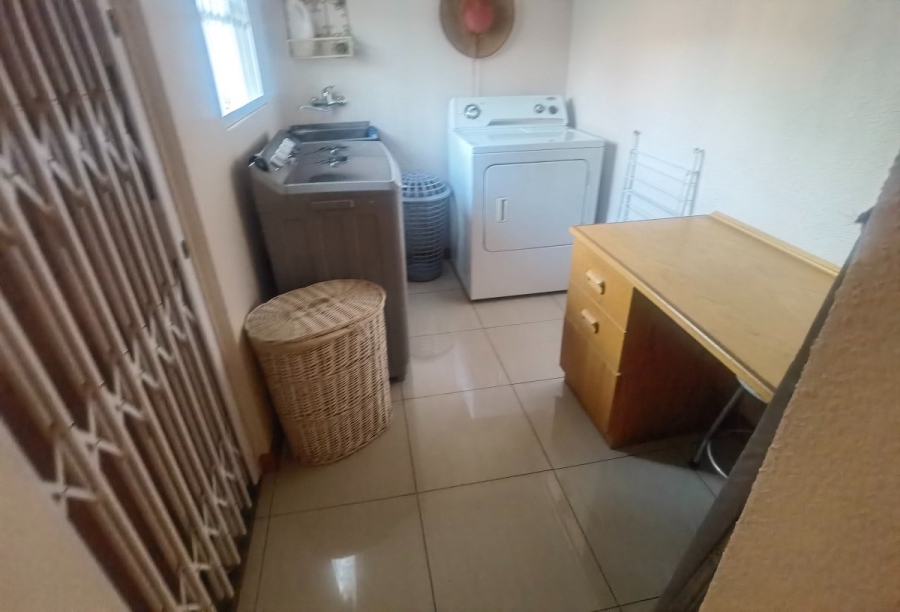 5 Bedroom Property for Sale in Crystal Park Gauteng