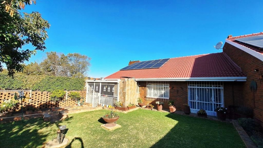 3 Bedroom Property for Sale in Rustivia Gauteng
