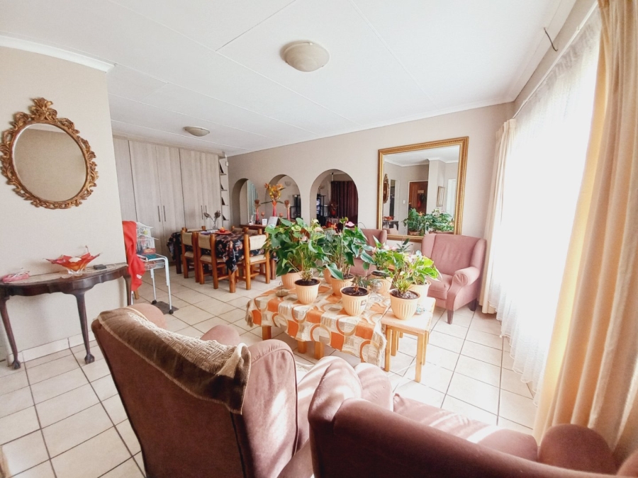 3 Bedroom Property for Sale in Rustivia Gauteng