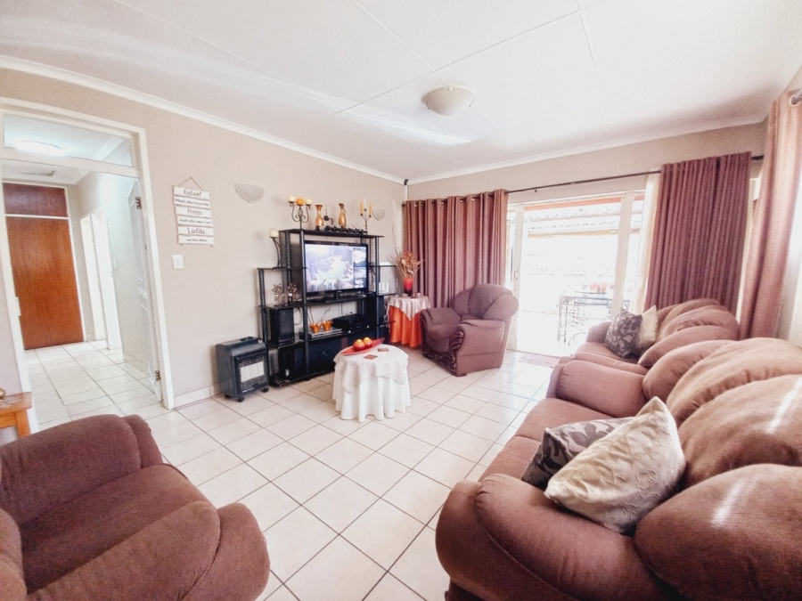 3 Bedroom Property for Sale in Rustivia Gauteng