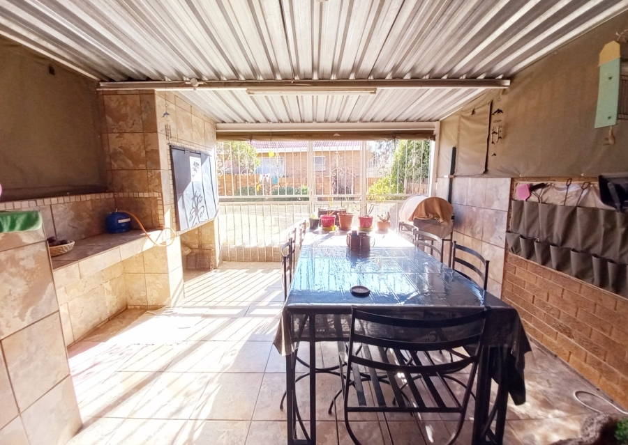3 Bedroom Property for Sale in Rustivia Gauteng