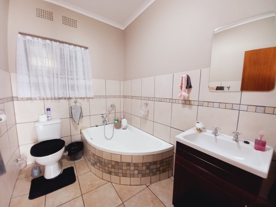 3 Bedroom Property for Sale in Rustivia Gauteng