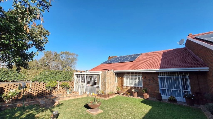 3 Bedroom Property for Sale in Rustivia Gauteng