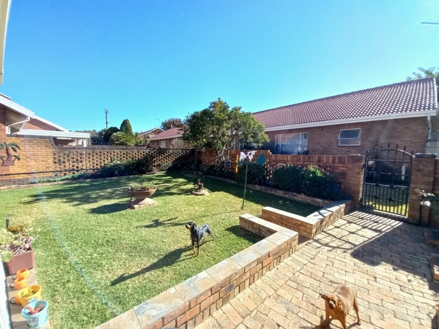 3 Bedroom Property for Sale in Rustivia Gauteng