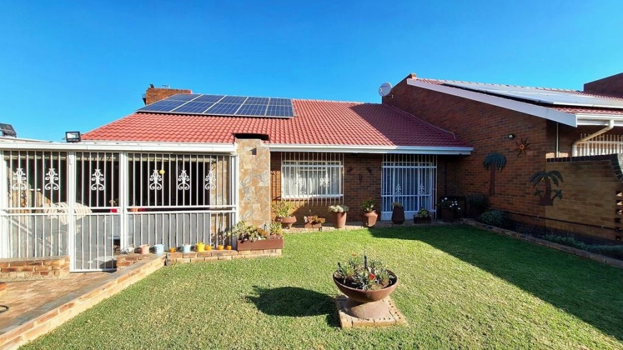 3 Bedroom Property for Sale in Rustivia Gauteng
