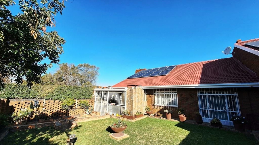 3 Bedroom Property for Sale in Rustivia Gauteng