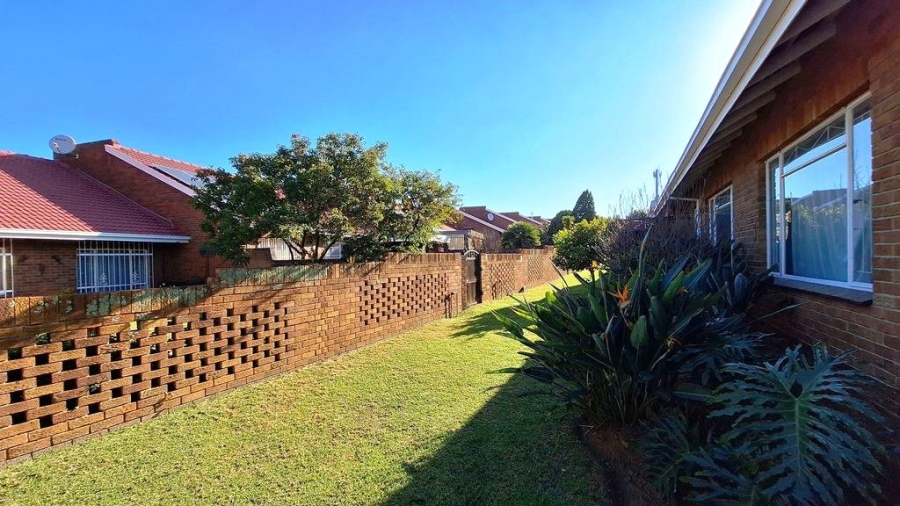 3 Bedroom Property for Sale in Rustivia Gauteng