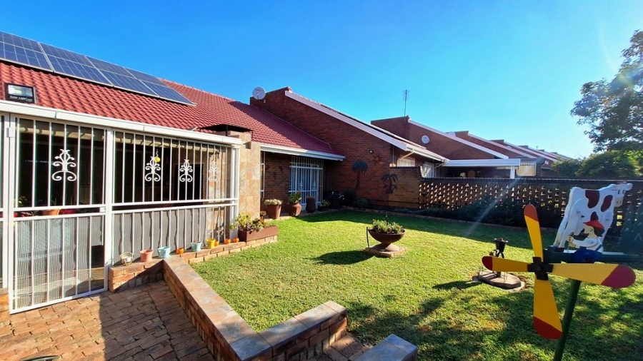 3 Bedroom Property for Sale in Rustivia Gauteng