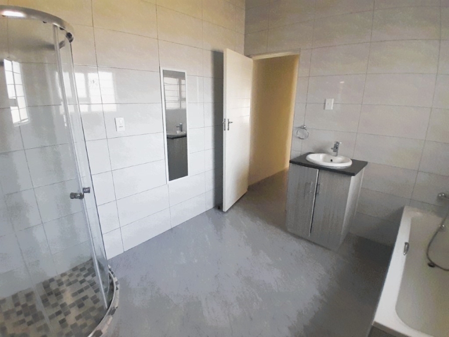 To Let 2 Bedroom Property for Rent in Glen Austin Gauteng
