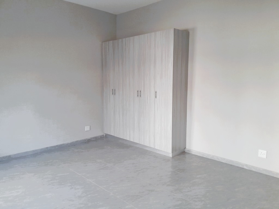 To Let 2 Bedroom Property for Rent in Glen Austin Gauteng