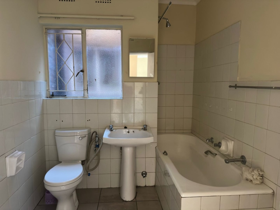 To Let 2 Bedroom Property for Rent in Florida Lake Gauteng