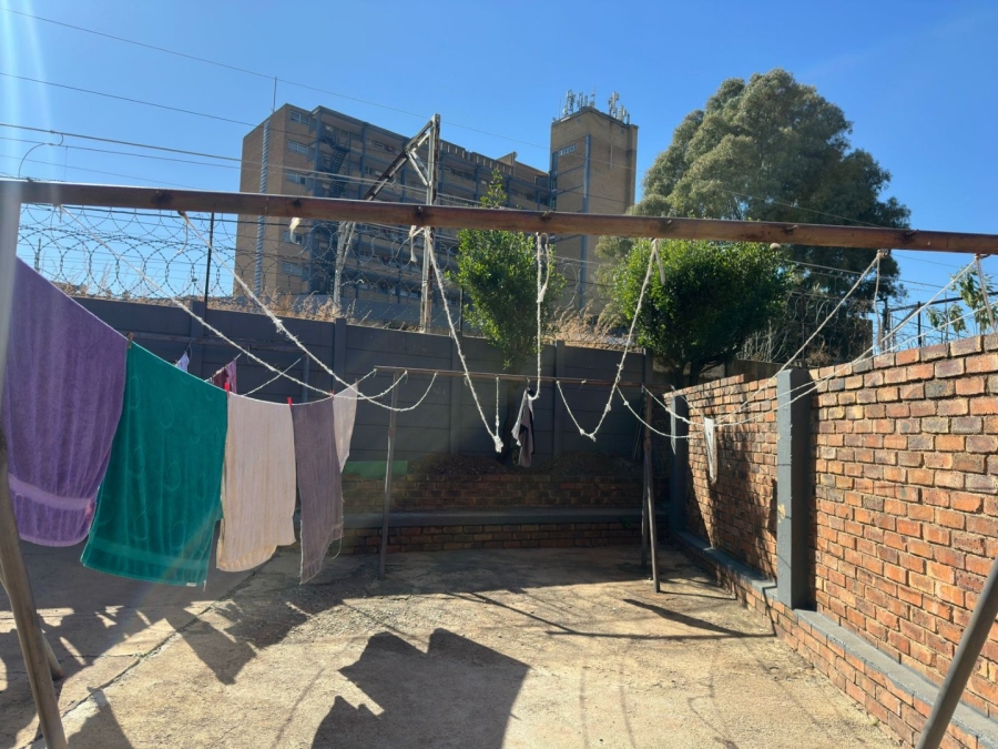 To Let 2 Bedroom Property for Rent in Florida Lake Gauteng