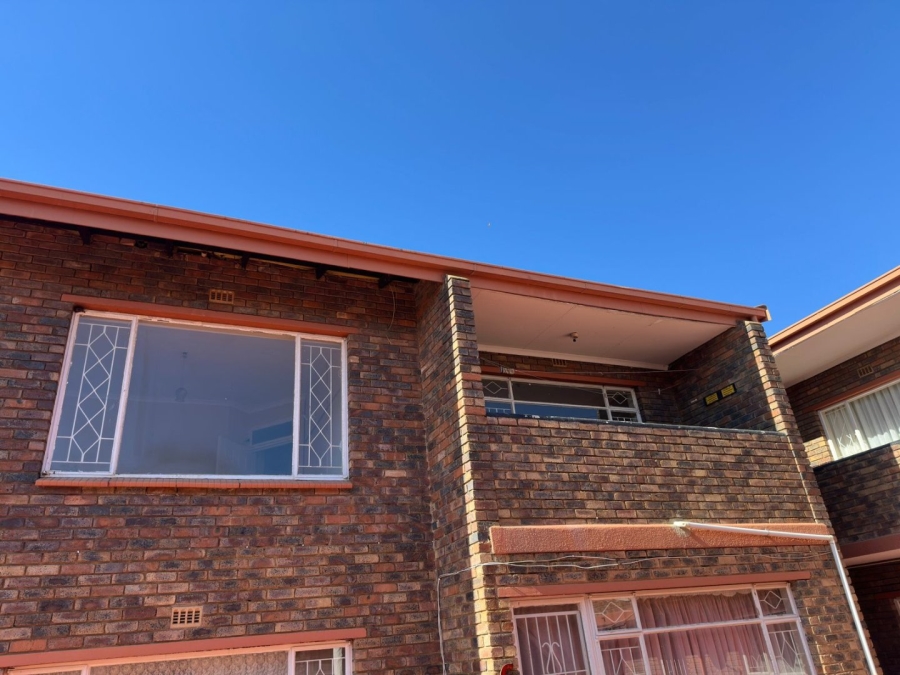 To Let 2 Bedroom Property for Rent in Florida Lake Gauteng