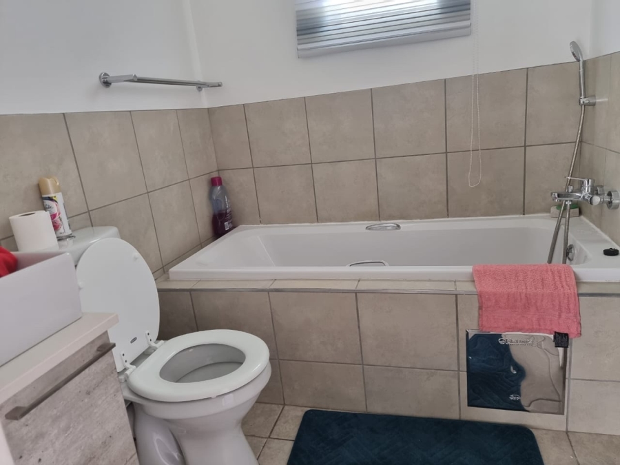 To Let 4 Bedroom Property for Rent in Noordwyk Gauteng
