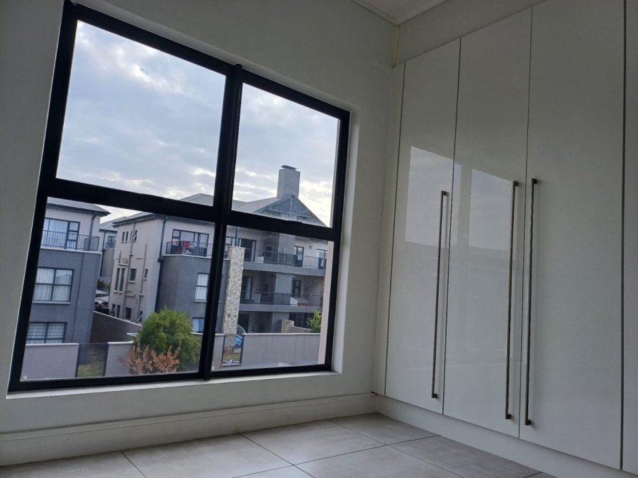 To Let 2 Bedroom Property for Rent in The Polofields Gauteng