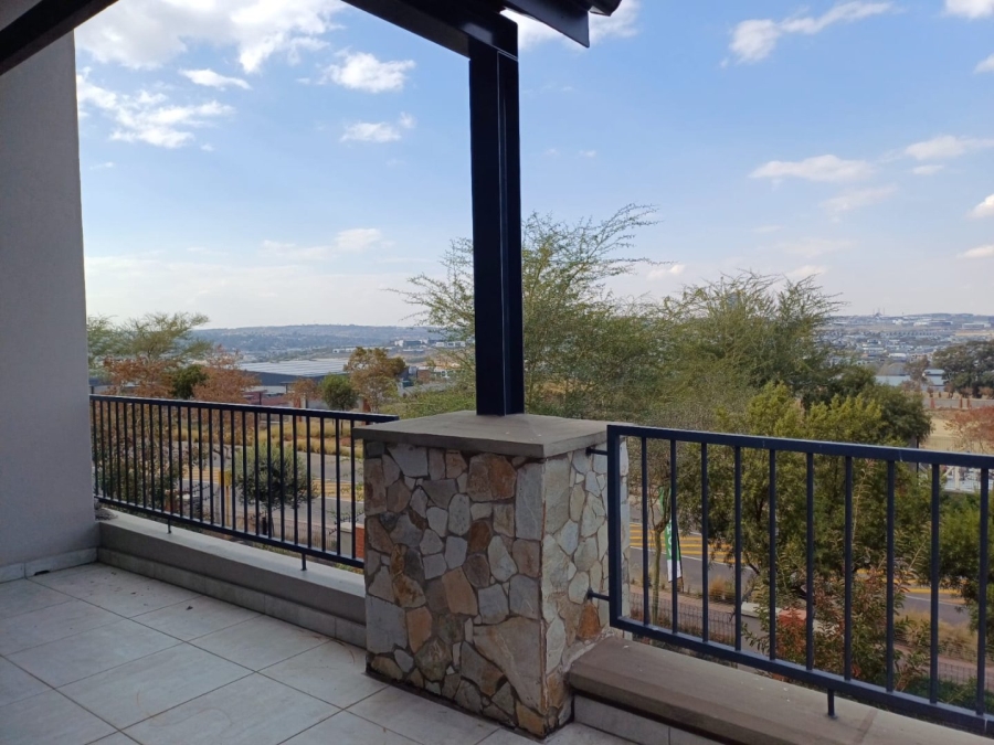 To Let 2 Bedroom Property for Rent in The Polofields Gauteng