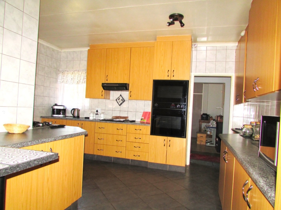 4 Bedroom Property for Sale in Flora Gardens Gauteng