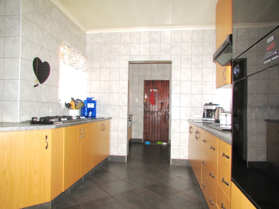 4 Bedroom Property for Sale in Flora Gardens Gauteng