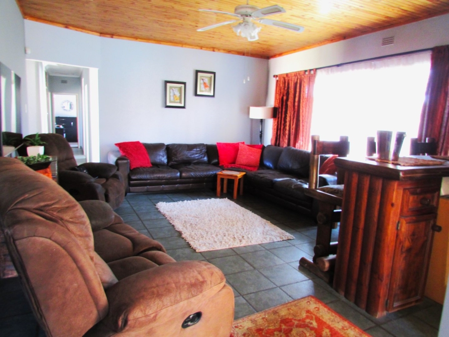 4 Bedroom Property for Sale in Flora Gardens Gauteng
