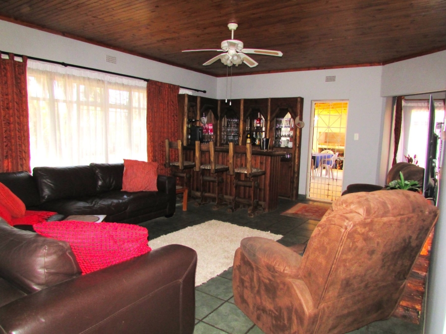 4 Bedroom Property for Sale in Flora Gardens Gauteng