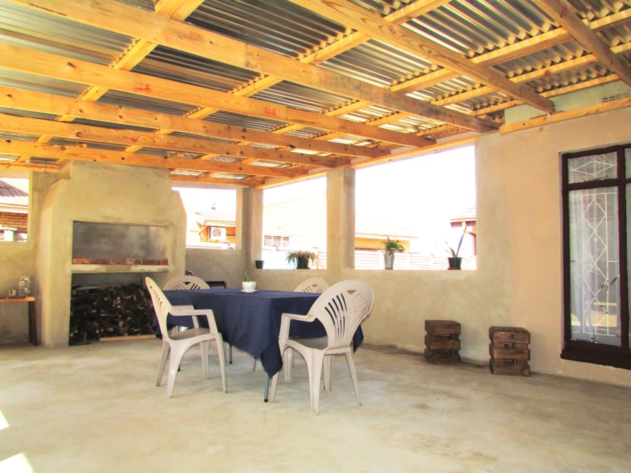 4 Bedroom Property for Sale in Flora Gardens Gauteng