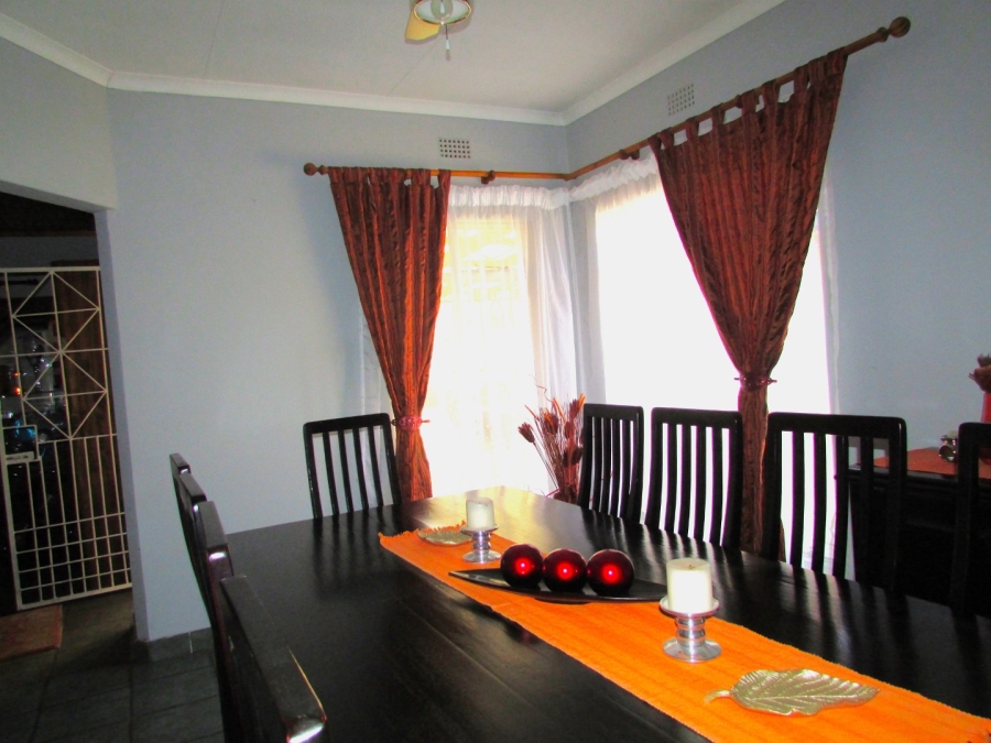 4 Bedroom Property for Sale in Flora Gardens Gauteng