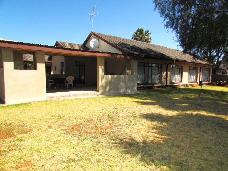 4 Bedroom Property for Sale in Flora Gardens Gauteng