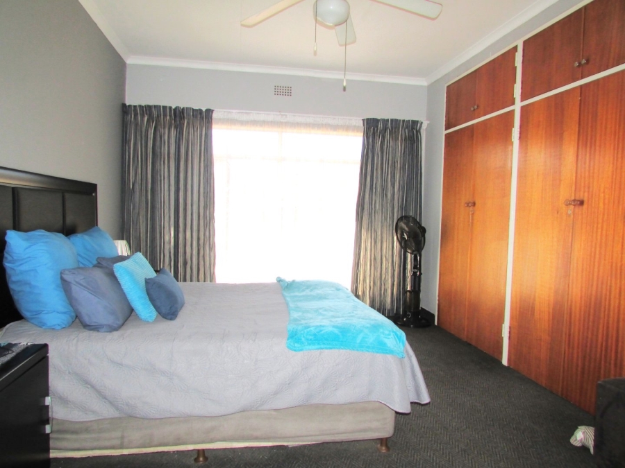 4 Bedroom Property for Sale in Flora Gardens Gauteng