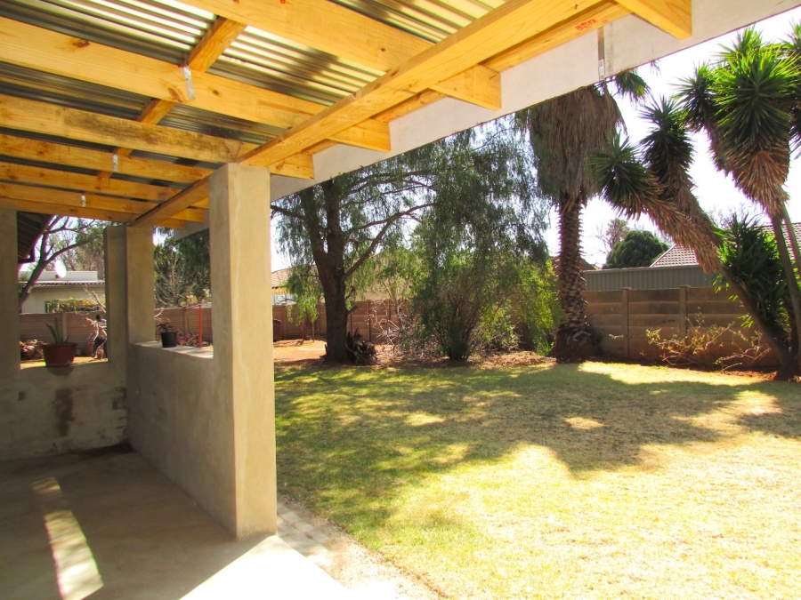 4 Bedroom Property for Sale in Flora Gardens Gauteng