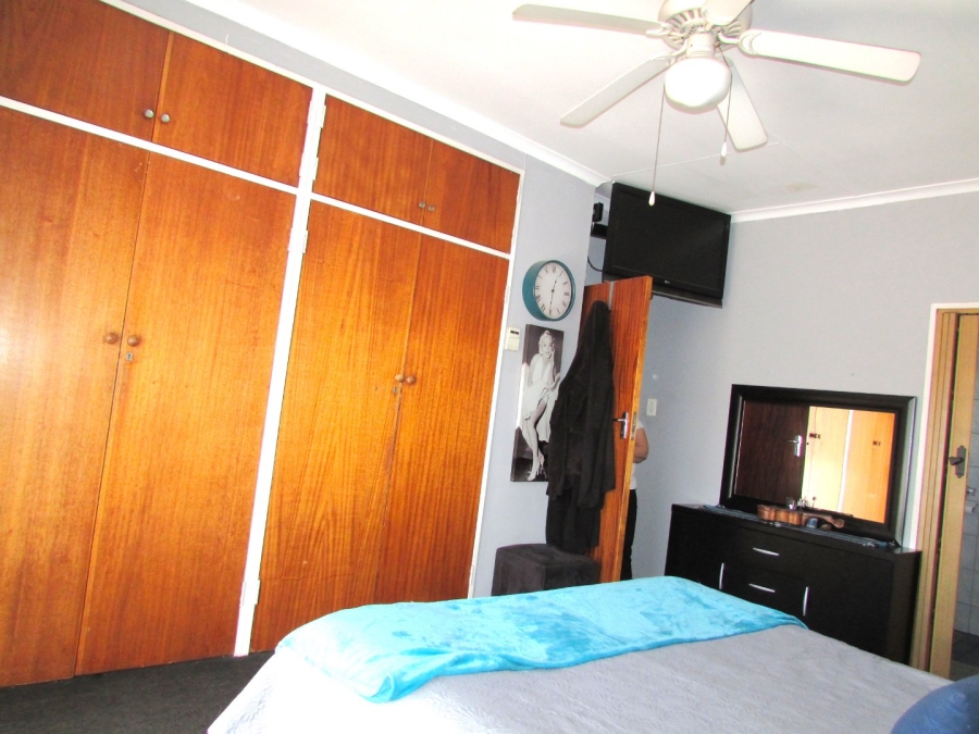 4 Bedroom Property for Sale in Flora Gardens Gauteng