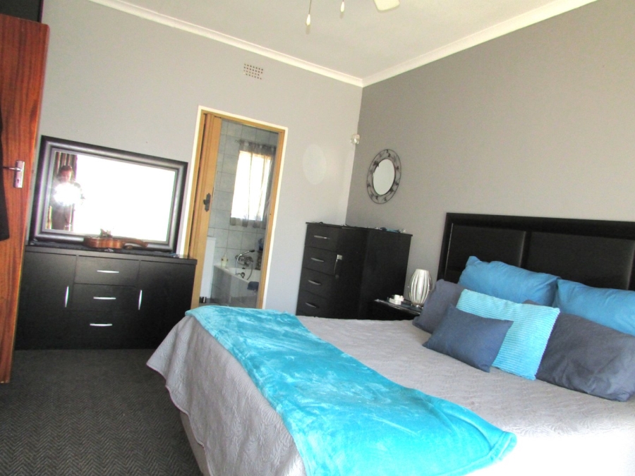 4 Bedroom Property for Sale in Flora Gardens Gauteng