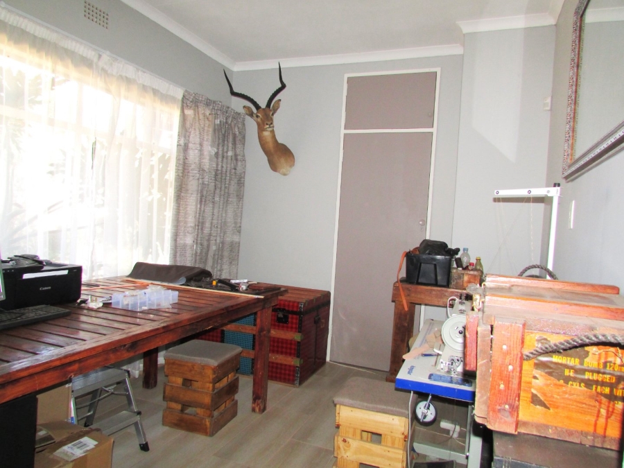4 Bedroom Property for Sale in Flora Gardens Gauteng